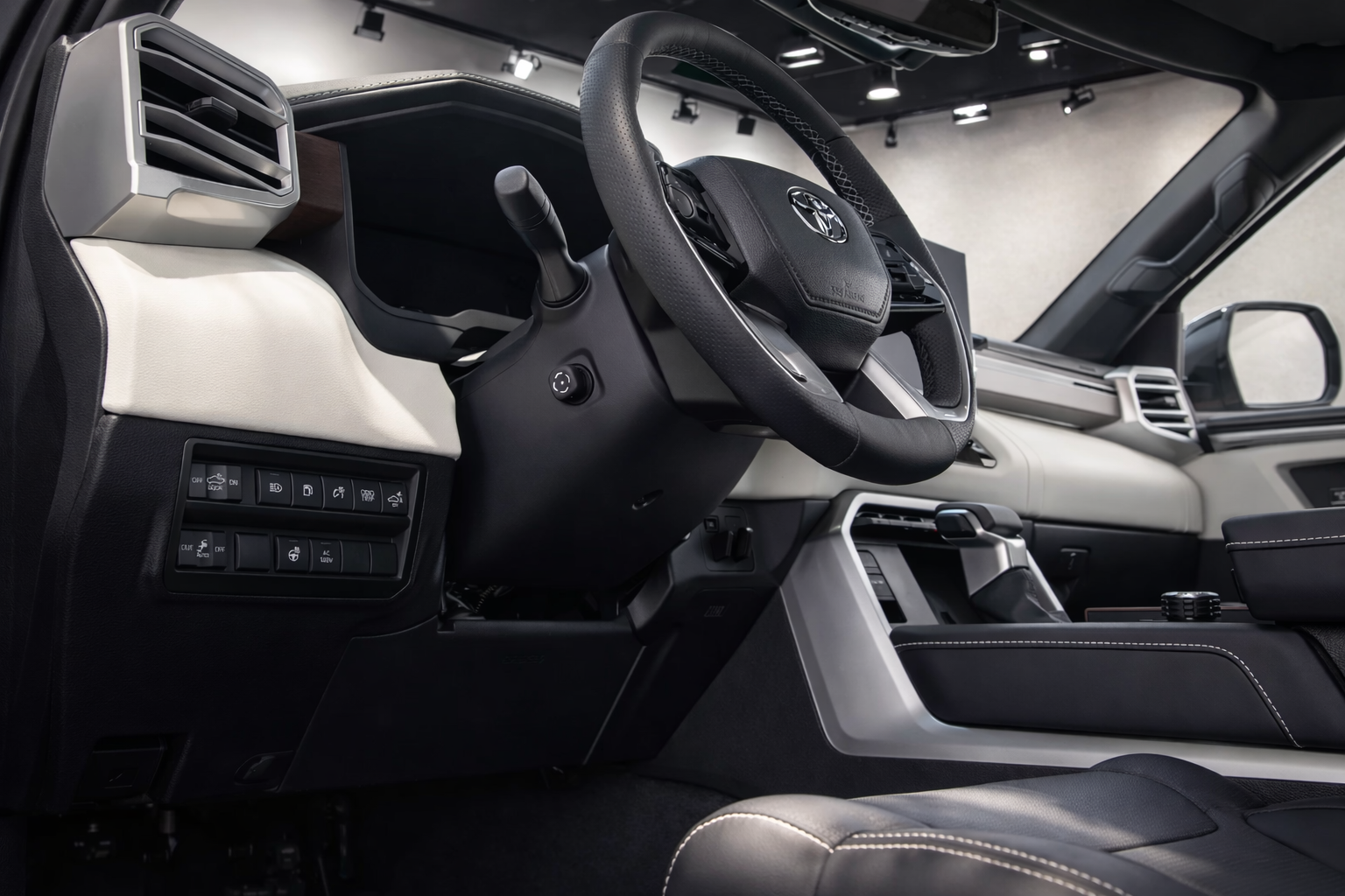 
								Toyota Tundra Capstone full									
