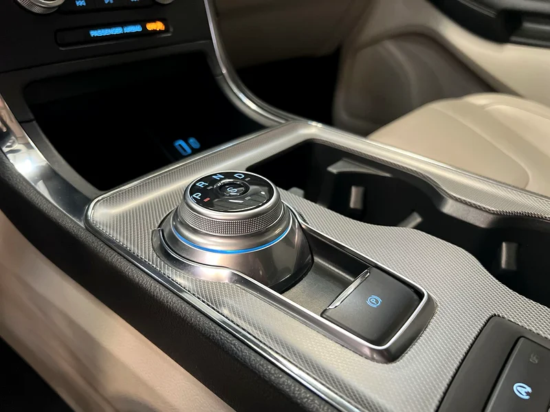 
								Ford Edge Titanium full									