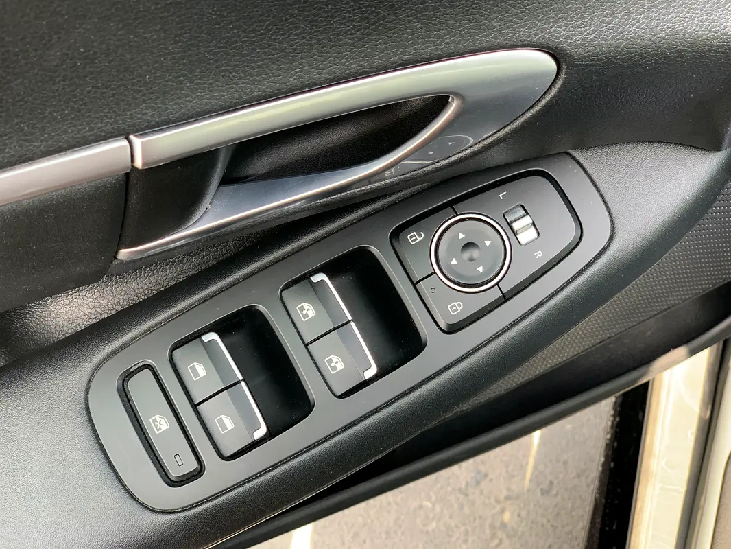 
								Hyundai Sonata SEL full									