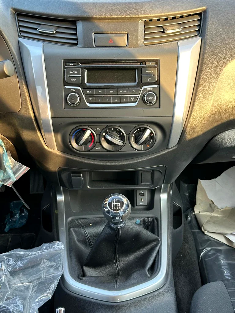 
								Nissan Navara SE full									