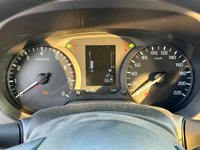 
								Nissan Navara SE full									