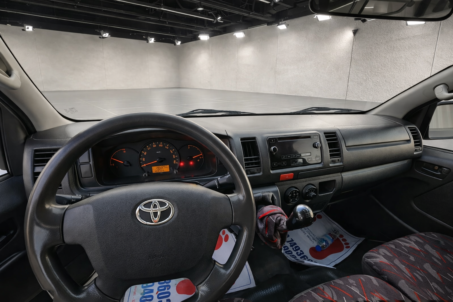 
								Toyota Hiace GL full									