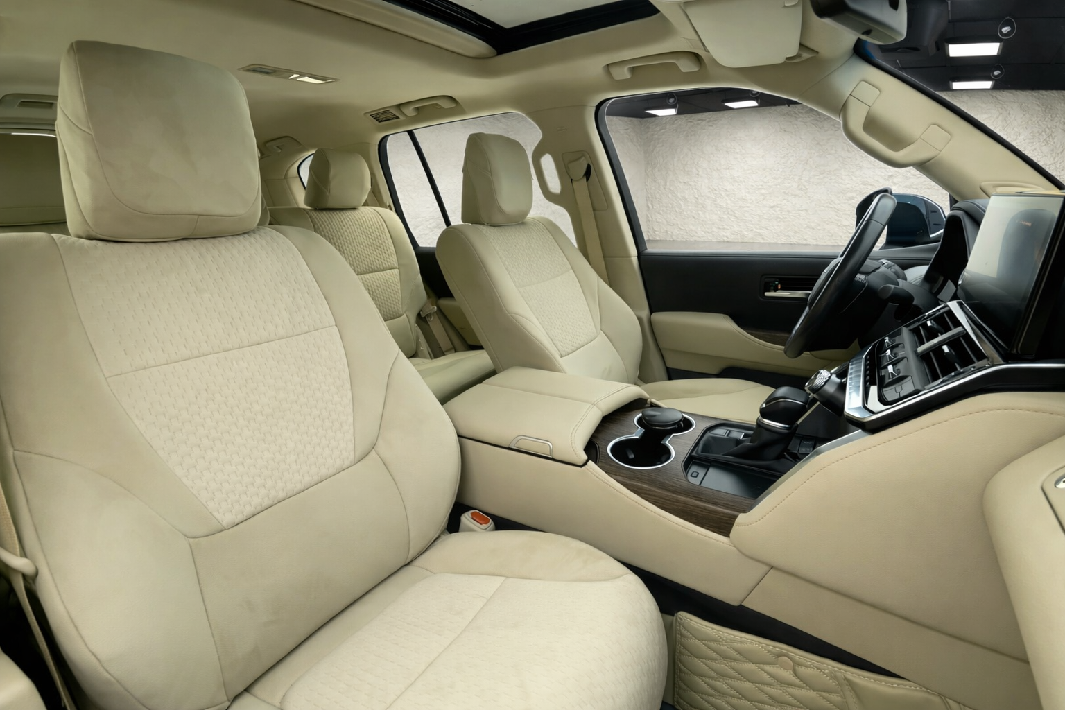 
								Toyota Land Cruiser VXR full									
