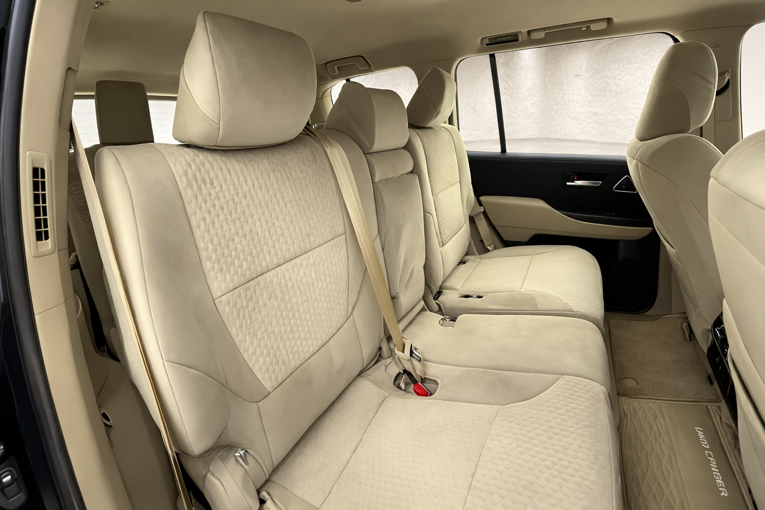 
								Toyota Land Cruiser VXR full									