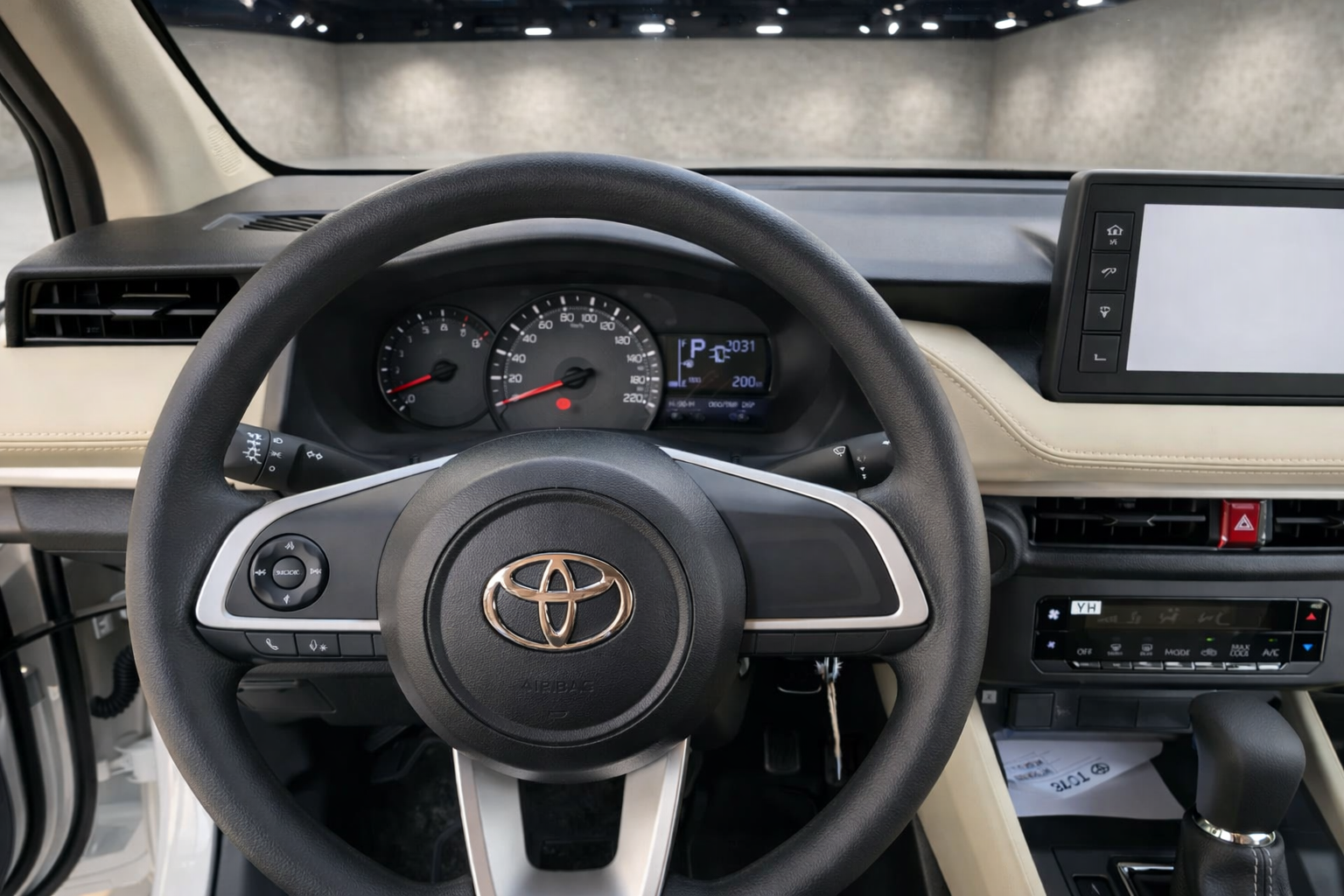 
								Toyota Yaris full									