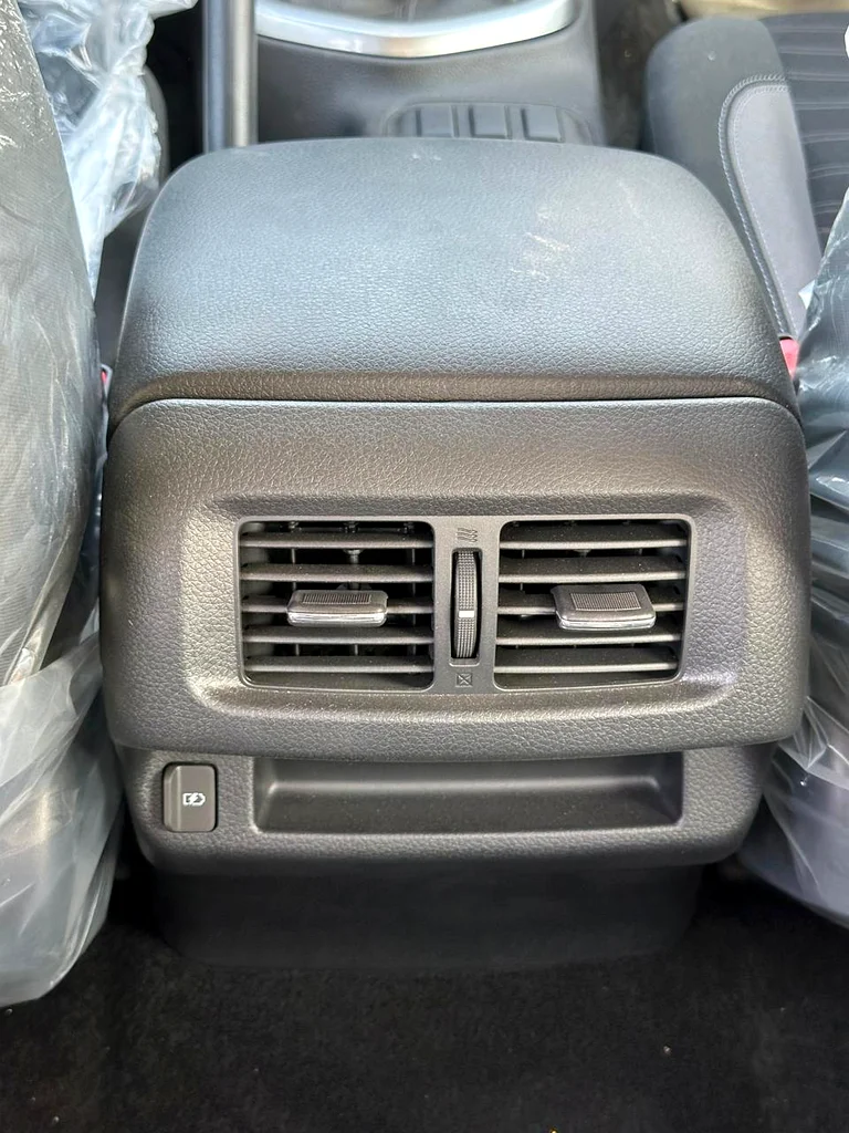 
								Nissan Navara SE full									