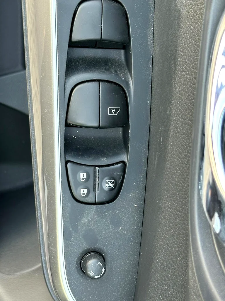 
								Nissan Navara SE full									