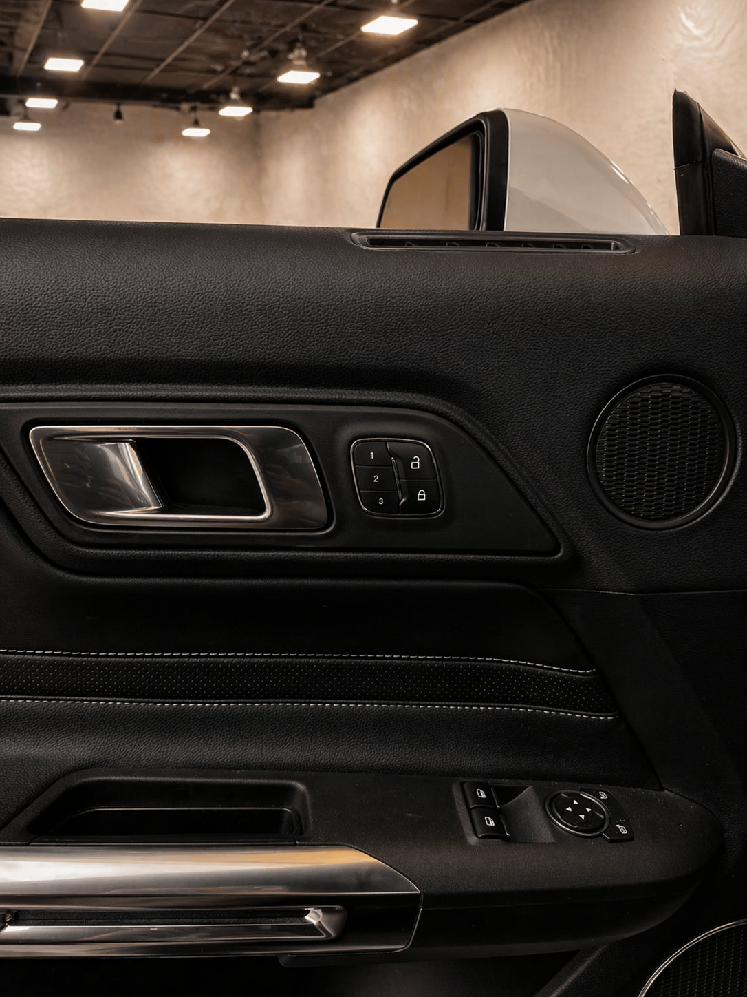 
								2021 Ford Mustang EcoBoost Premium full									